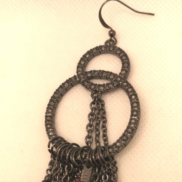 Feather and chain drop earrings - Picture 5 of 6